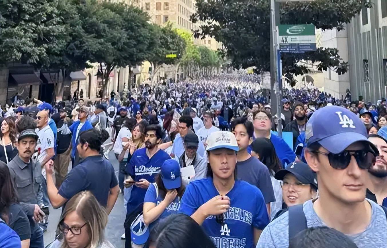 蓝色狂欢席卷洛杉矶，道奇两连冠，封神逆转奇迹铸就城市信仰