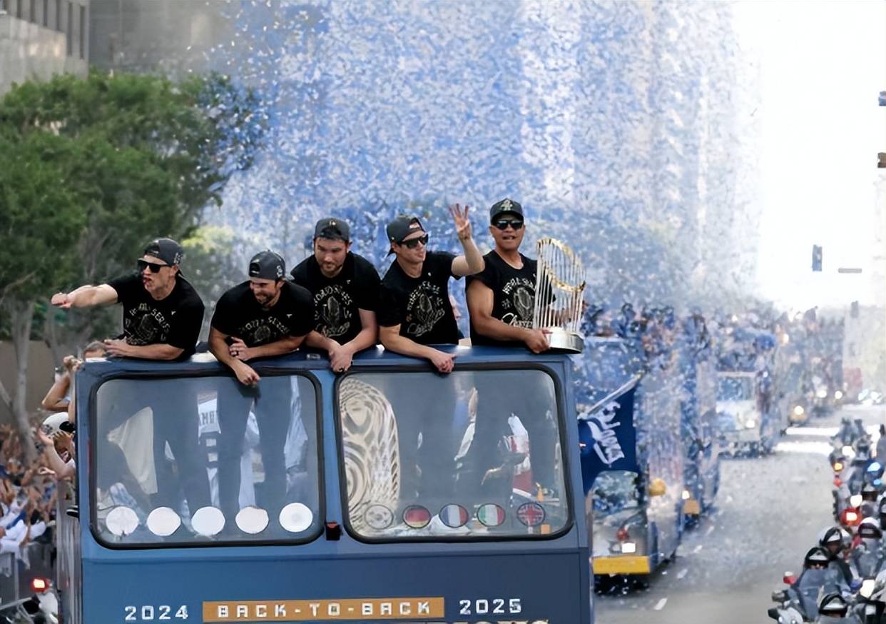 蓝色狂欢席卷洛杉矶，道奇两连冠，封神逆转奇迹铸就城市信仰