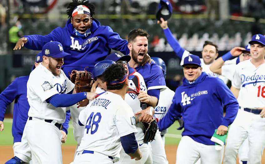 蓝色狂欢席卷洛杉矶，道奇两连冠，封神逆转奇迹铸就城市信仰