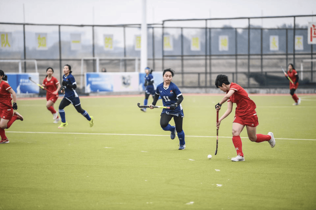 “奔跑吧·少年”棒球垒球曲棍球冬令营暨冠军杯比赛开幕