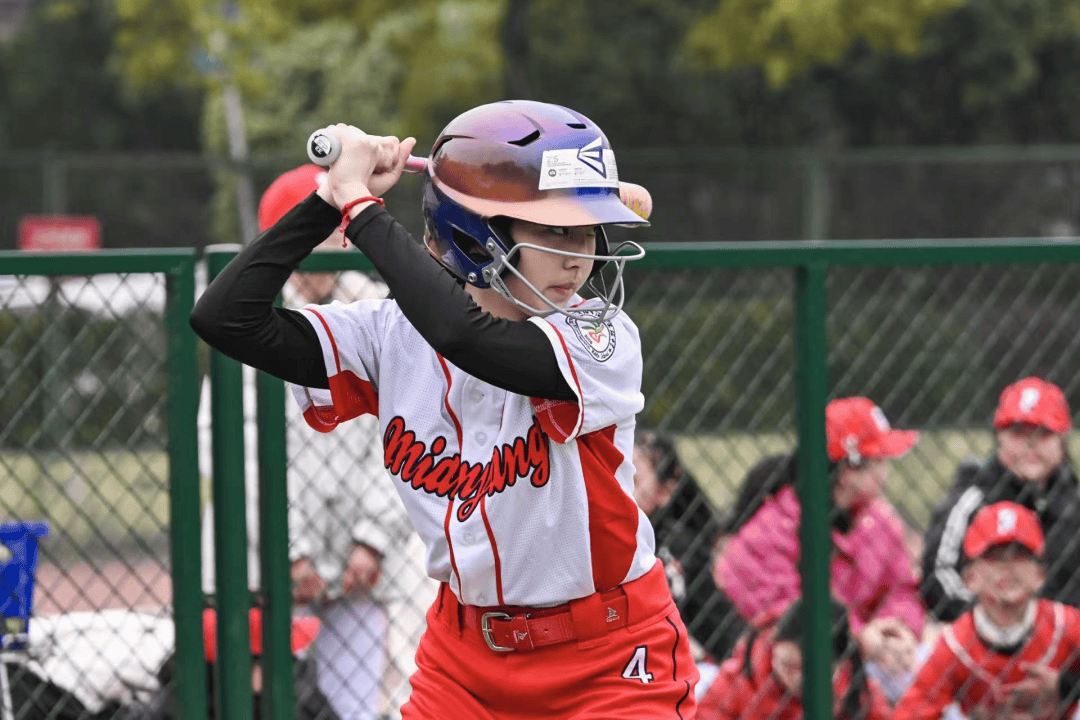 “奔跑吧·少年”棒球垒球曲棍球冬令营暨冠军杯比赛开幕