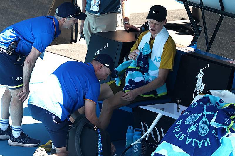 澳网｜40度高温一度“熔断”比赛 辛纳熬过危机扼杀冷门